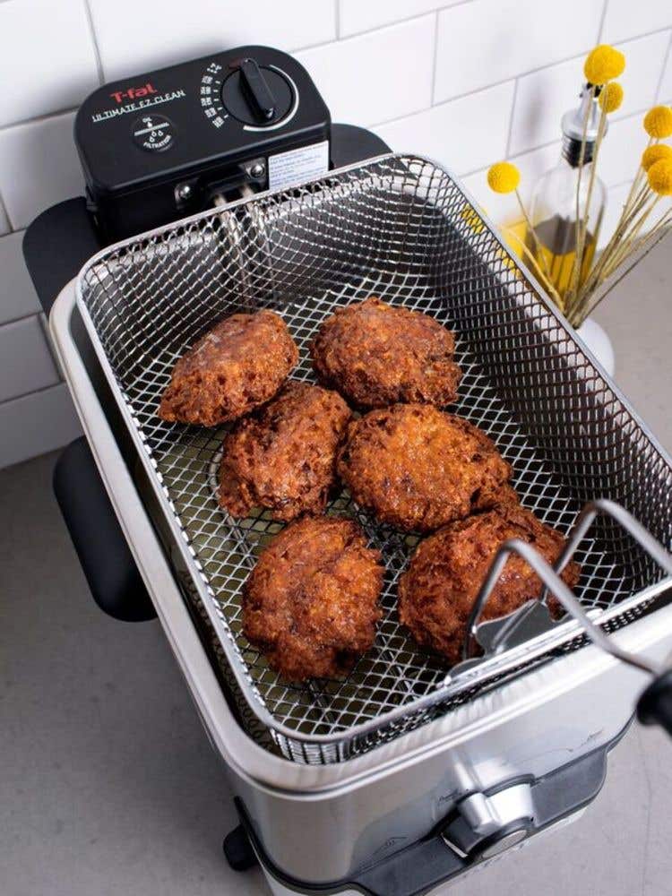 Deep fryer with fried foods in a metal basket